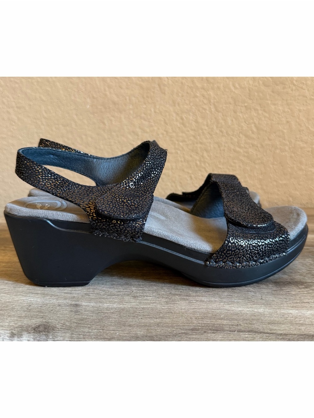 Dansko Sonnet wedge sandals Textured black shimmer leather straps size eu 41